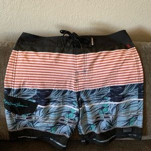 NWT Maui and Sons swim trunks sz 32